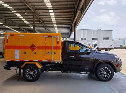 碌曲爆破器材运输车